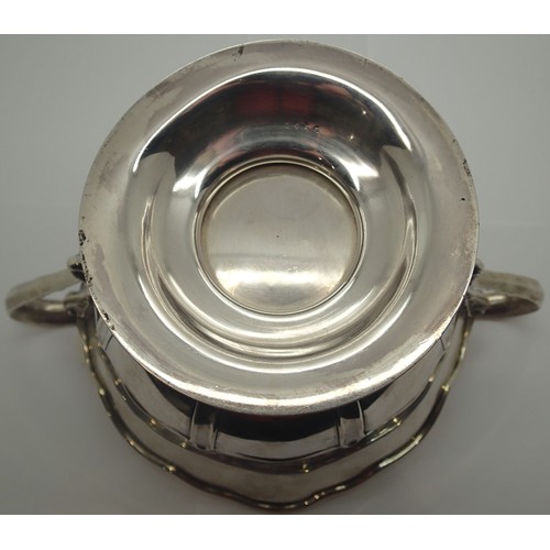 1390C - Hallmarked silver twin handled presentation bowl, assay Sheffield 1908, 592g. P&P Group 2 (£18+VAT f... 