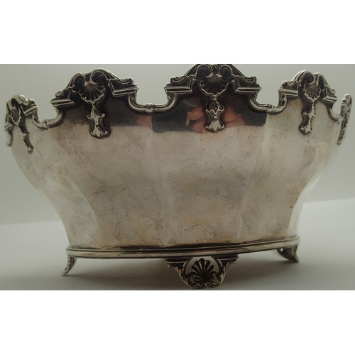 1390D - Hallmarked silver Monteith Bowl, assay London 1906, by William Comyns, 584g. P&P Group 2 (£18+VAT fo... 