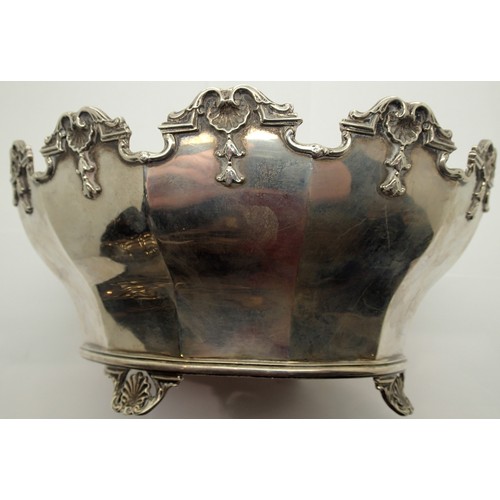 1390D - Hallmarked silver Monteith Bowl, assay London 1906, by William Comyns, 584g. P&P Group 2 (£18+VAT fo... 