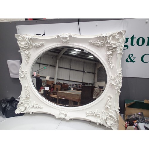 1735A - Large cast decorative oval wall mirror, frame, 103 x 83 cm, mirror: 78 x 58 cm. This lot is not avai... 