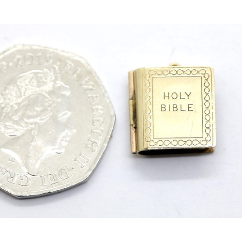 1615 - 1970s vintage 9ct gold Bible charm which opens. P&P Group 1 (£14+VAT for the first lot and £1+VAT fo... 