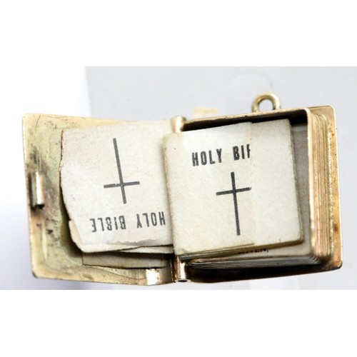 1615 - 1970s vintage 9ct gold Bible charm which opens. P&P Group 1 (£14+VAT for the first lot and £1+VAT fo... 
