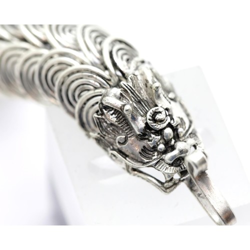 1651 - White metal Tibetan silver linked dragon bracelet, L: 20 cm. P&P Group 1 (£14+VAT for the first lot ... 