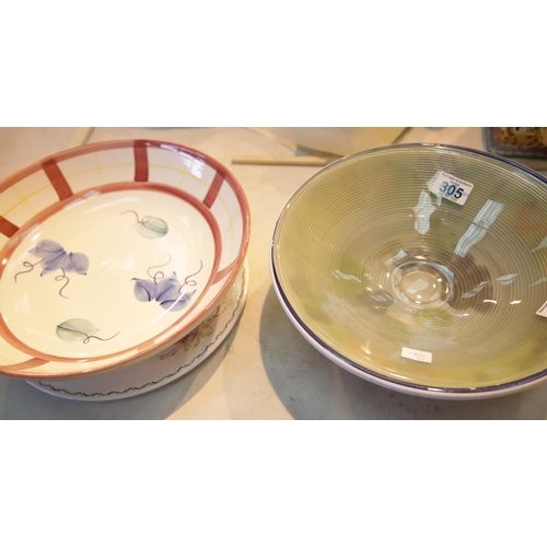 225 - Two large ceramic bowls, a glass bowl and a charger. This lot is not available for in-house P&P.