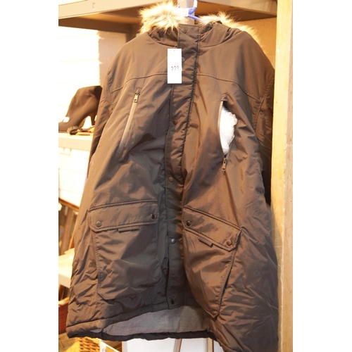 228 - Burtons parka style jacket 4XL RRP £75.00. P&P Group 2 (£18+VAT for the first lot and £2+VAT for sub... 