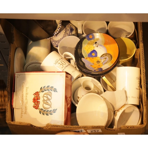 257 - Box of mixed ceramics. This lot is not available for in-house P&P.