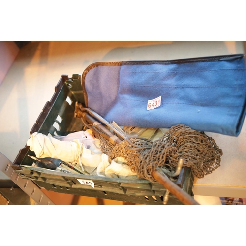 145 - Fishing tackle including vintage landing net. P&P Group 3 (£25+VAT for the first lot and £5+VAT for ... 