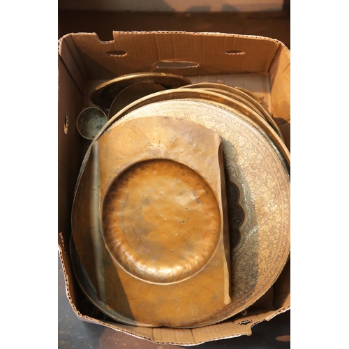 150 - Box of mixed copper and brass. This lot is not available for in-house P&P