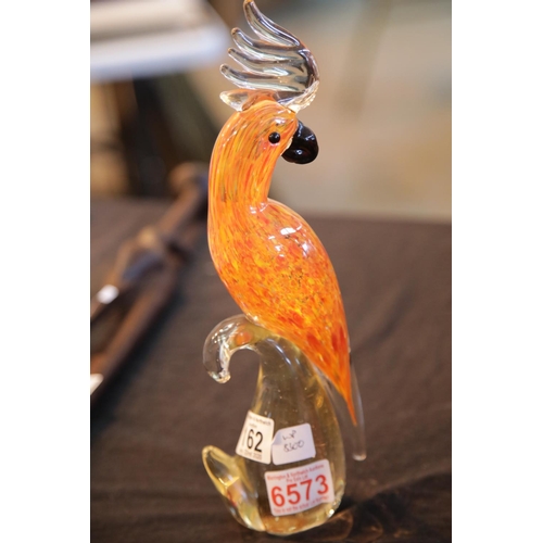 162 - Murano type glass parrot. P&P Group 2 (£18+VAT for the first lot and £2+VAT for subsequent lots)