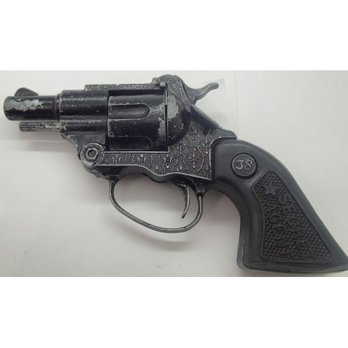 2440C - Secret Agent toy revolver P&P Group 2 (£18+VAT for the first lot and £2+VAT for subsequent lots)