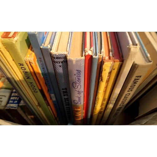 125 - Large quantity of vintage books. This lot is not available for in-house P&P