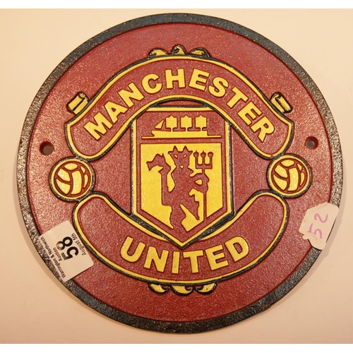 58 - Cast iron circular Manchester United sign, D: 24 cm. P&P Group 2 (£18+VAT for the first lot and £2+V... 