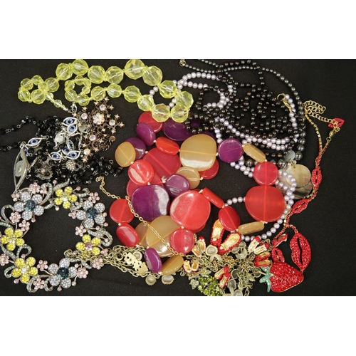 1278 - Mixed costume jewellery necklaces chains and pendants.  P&P Group 1 (£14+VAT for the first lot and £... 