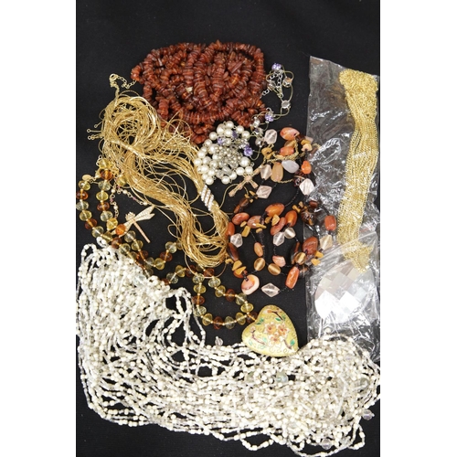 1283 - Mixed costume jewellery necklaces chains and pendants.  P&P Group 1 (£14+VAT for the first lot and £... 