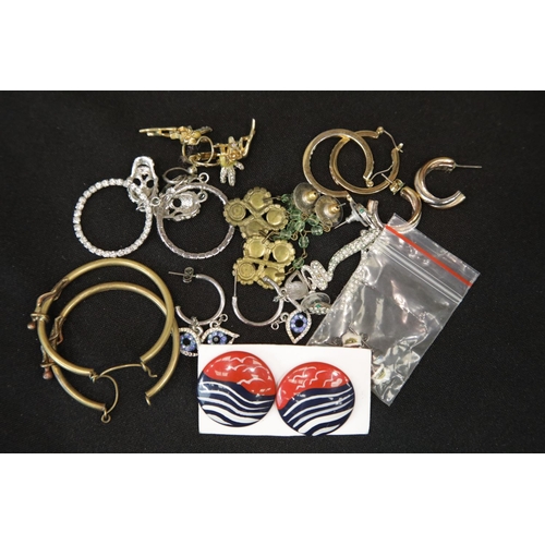 1286 - Mixed costume jewellery earrings.  P&P Group 1 (£14+VAT for the first lot and £1+VAT for subsequent ... 