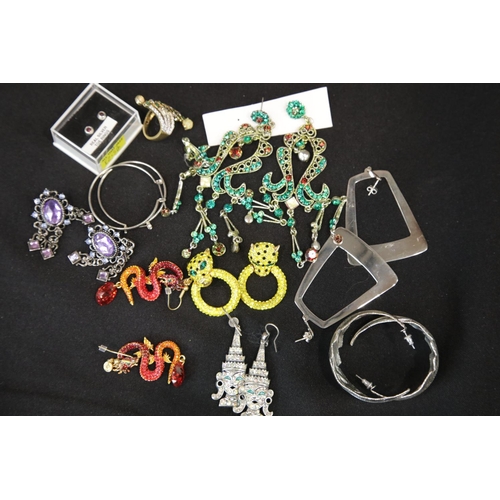 1288 - Mixed costume jewellery earrings.  P&P Group 1 (£14+VAT for the first lot and £1+VAT for subsequent ... 