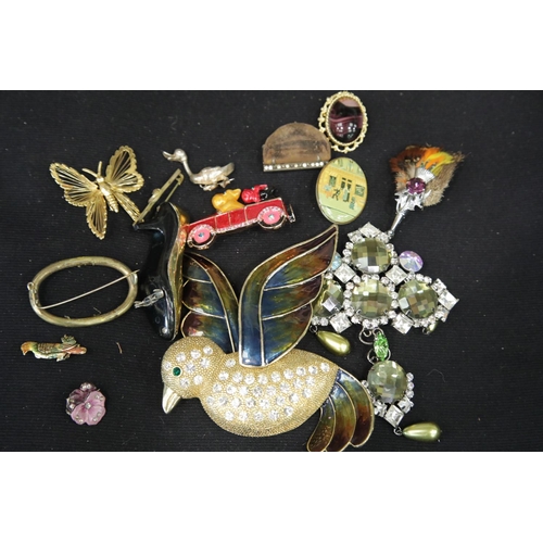 1291 - Mixed costume jewellery brooches and clips.  P&P Group 1 (£14+VAT for the first lot and £1+VAT for s... 