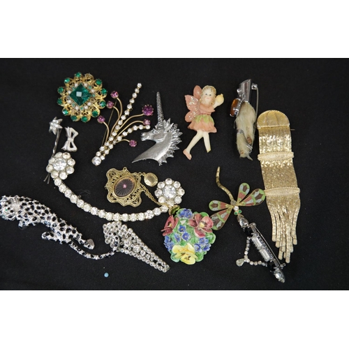 1292 - Mixed costume jewellery brooches and clips.  P&P Group 1 (£14+VAT for the first lot and £1+VAT for s... 