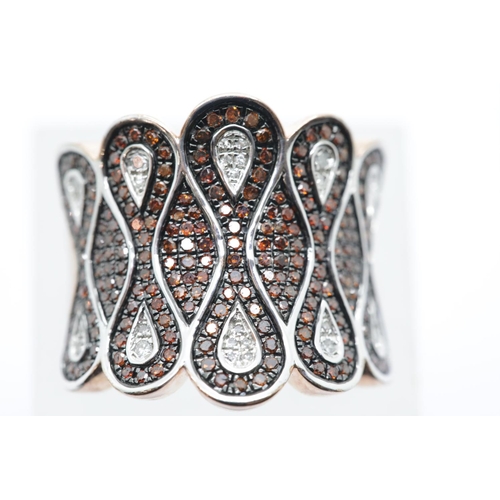 1304 - Yellow metal ring set with white and amber diamonds. 7.7g. Size P/Q. P&P Group 1 (£14+VAT for the fi... 