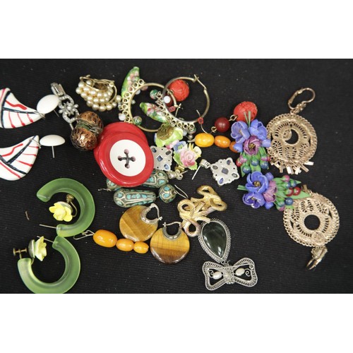 1287 - Mixed costume jewellery earrings.  P&P Group 1 (£14+VAT for the first lot and £1+VAT for subsequent ... 