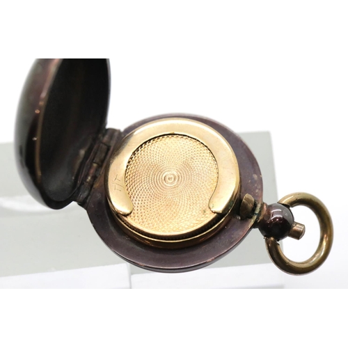 1012 - Gun metal sovereign holder. P&P Group 1 (£14+VAT for the first lot and £1+VAT for subsequent lots)