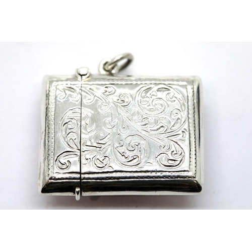 1042 - Silver vesta case with enamel horse, 18g. P&P Group 1 (£14+VAT for the first lot and £1+VAT for subs... 