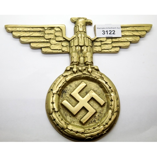 3122 - German Third Reich type cast brass eagle with swastika, 23 x 19 cm. P&P Group 1 (£14+VAT for the fir... 