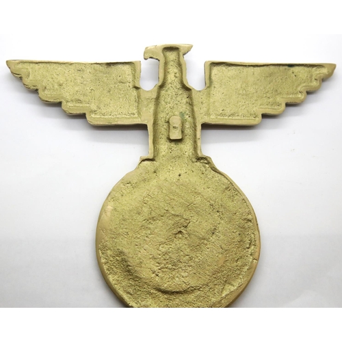 3122 - German Third Reich type cast brass eagle with swastika, 23 x 19 cm. P&P Group 1 (£14+VAT for the fir... 