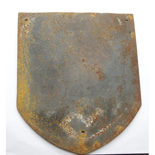 3133 - German WWII type cast iron eagle wall shield, rusted, L: 24 cm. P&P Group 3 (£25+VAT for the first l... 