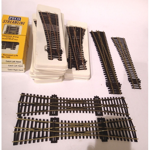 2291 - Peco OO points, code 75 including double slip x2, short L/H x7, short RH x3, med L/H x1, long L/H x2... 