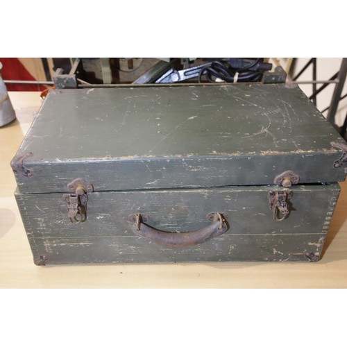 3178 - Triplett of Ohio, a cased signal generator, model 1632, with operating manual. Not available for in-... 