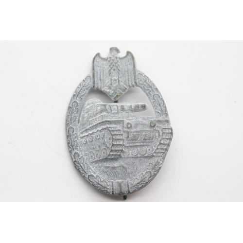 3302 - German WWII type Armoured Division Panzer pressed metal badge. P&P Group 1 (£14+VAT for the first lo... 