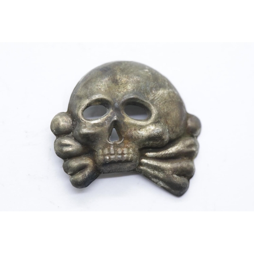 3325 - German WWII type Allgemeine SS Totenkopf Cap Skull. Early jawless type. P&P Group 2 (£18+VAT for the... 