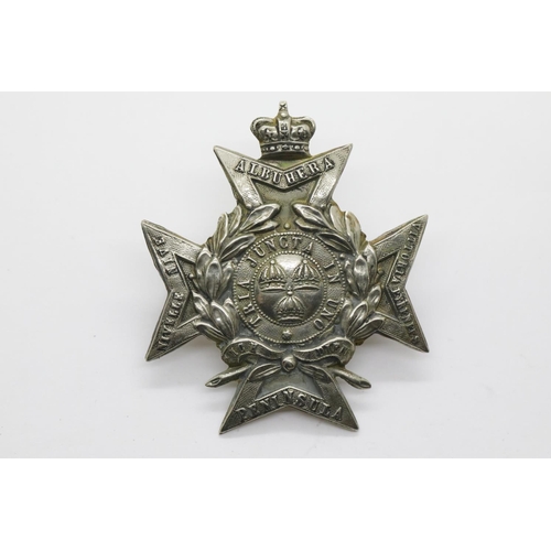 3349 - British Victorian type cap badge. P&P Group 1 (£14+VAT for the first lot and £1+VAT for subsequent l... 