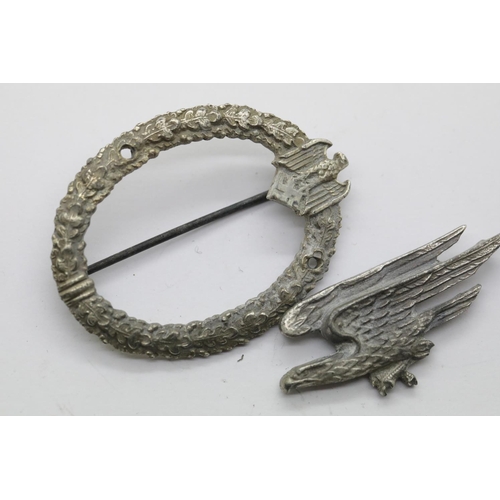 3297 - German WWII type Parachutist's badge, indistinctly marked verso, eagle loose from wreath. P&P Group ... 