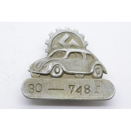 3326 - German WWII type VW Factory Workers Lapel ID Badge. Maker H. Aurich, Dresden. P&P Group 2 (£18+VAT f... 