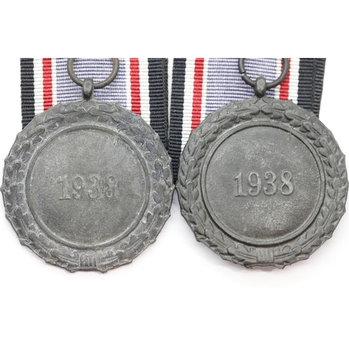 3472 - Two German WWII type Air Raid medals. P&P Group 1 (£14+VAT for the first lot and £1+VAT for subseque... 