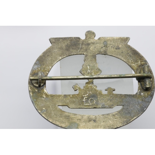 3288 - German WWII type gold U-Boat War badge, indistinctly marked verso. P&P Group 1 (£14+VAT for the firs... 