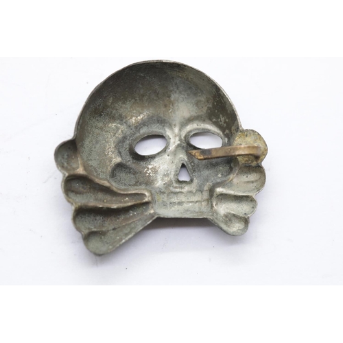 3325 - German WWII type Allgemeine SS Totenkopf Cap Skull. Early jawless type. P&P Group 2 (£18+VAT for the... 