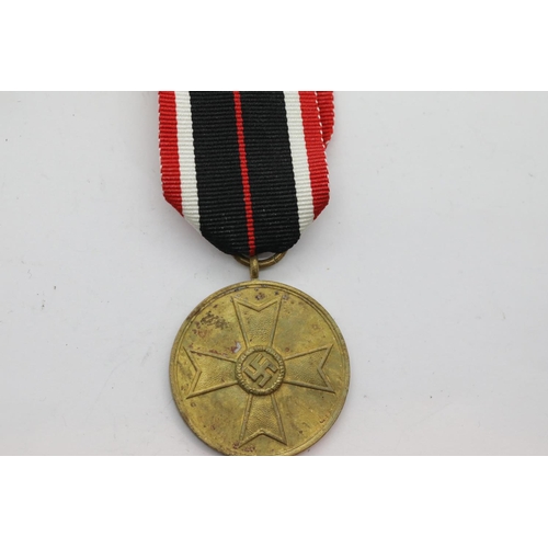 3452 - German WWII type War Merit medal with ribbon. P&P Group 1 (£14+VAT for the first lot and £1+VAT for ... 