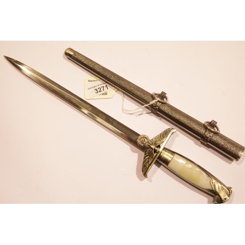 3271 - German WWII type dagger with eagle and swastika. P&P Group 2 (£18+VAT for the first lot and £3+VAT f... 