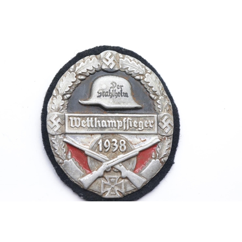 3303 - German Third Reich type 1938 Front Soldier's Ligue Club badge. P&P Group 1 (£14+VAT for the first lo... 