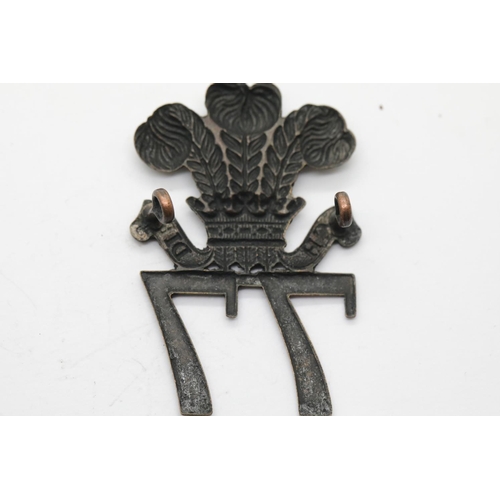 3322 - British Victorian type cap badge for 77th East Middlesex Regiment. P&P Group 1 (£14+VAT for the firs... 