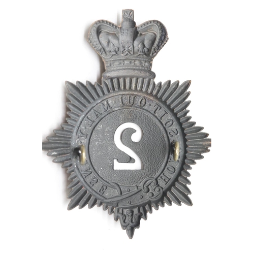 3331 - British Victorian type Glengarry badge for 2nd Queen's Surrey Regiment. P&P Group 1 (£14+VAT for the... 