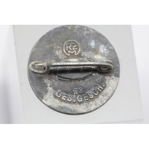 3338 - German Third Reich type Deutsches Youth enamelled badge marked RZ Ges Gesch verso. P&P Group 1 (£14+... 