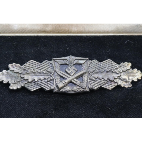 3440 - German WWII type silver Close Combat clasp, maker Peerhaus, boxed. P&P Group 1 (£14+VAT for the firs... 