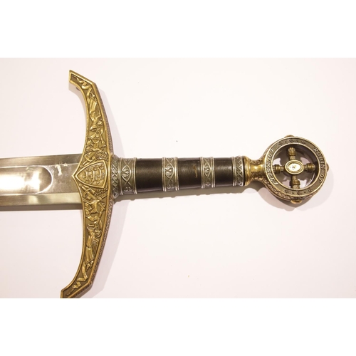 3245 - Earl of Huntington Robin of Locksley re-enactment broadsword, blade L: 95 cm. Not available for in-h... 