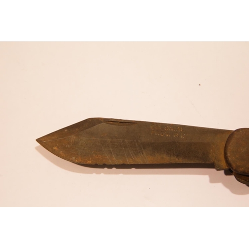 3260 - Vintage folding knife, blade stamped Colonial prov. RJ, blade L: 12 cm. P&P Group 2 (£18+VAT for the... 