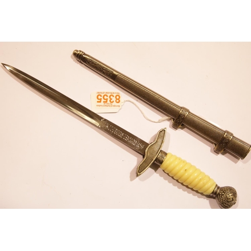 3270 - German WWII type dagger with eagle and swastika. P&P Group 2 (£18+VAT for the first lot and £3+VAT f... 