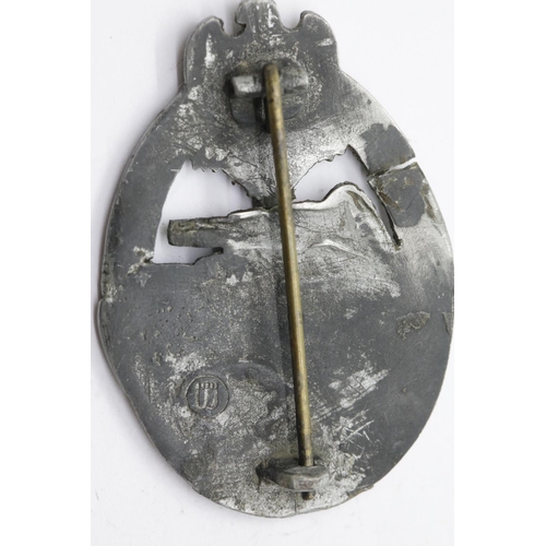 3341 - German WWII type silver Panzer Assault badge, crack to wreath. P&P Group 1 (£14+VAT for the first lo... 